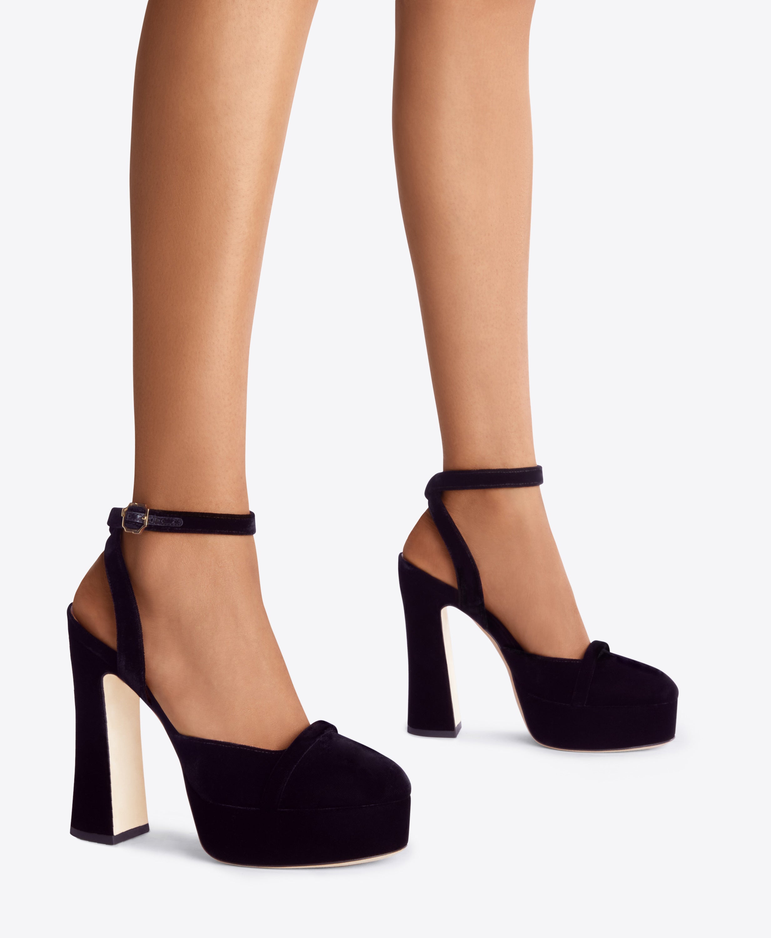 Black peep discount toe platform sandals